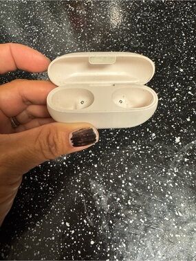 Beats by Dre Earbuds Charging Case - ivory